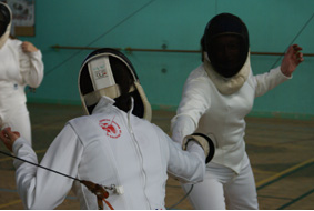 Escrimeuses en plein assaut